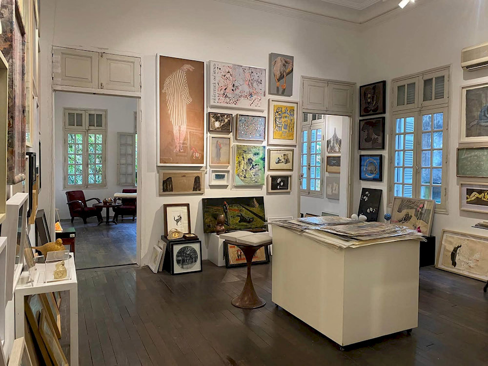 The cafe complements the artistic ambiance with a selection of beverages and light bites, making it an ideal spot for art enthusiasts and casual visitors alike 